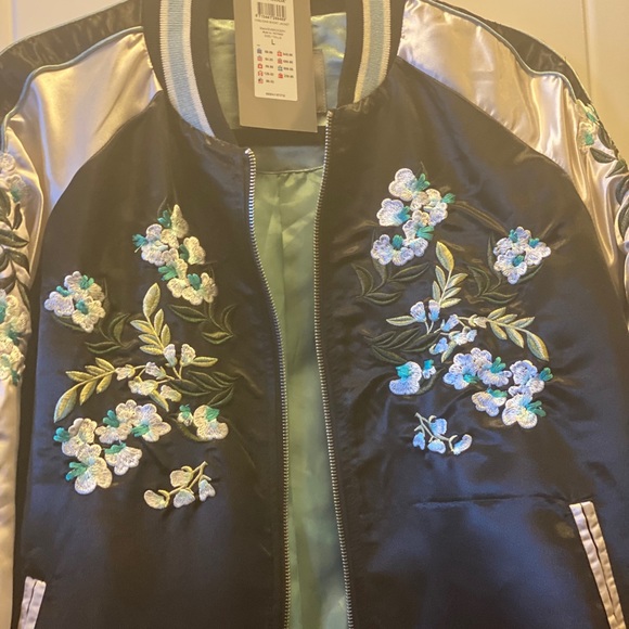 Jacket - Large - Picture 2 of 5